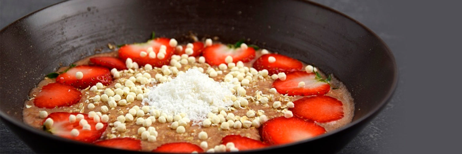 1500x500_Haferflocken mit Schokowhey und Erdbeeren