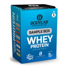 Whey Protein Probierboxen (8 Proben je 30g) Box 2: Bourbon Vanilla – Chocolate Coconut – Triple Chocolate – White Chocolate – Peach Yogurt – Stracciatella – Milk Chocolate and Lemon Cheesecake.