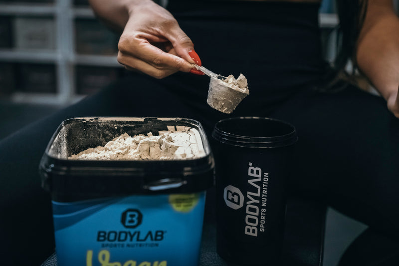 Messlöffel Whey aus der BODYLAB Dose